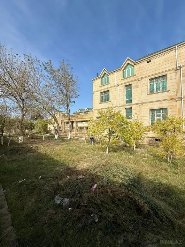 Satılır 15 otaqlı həyət evi 600 m²