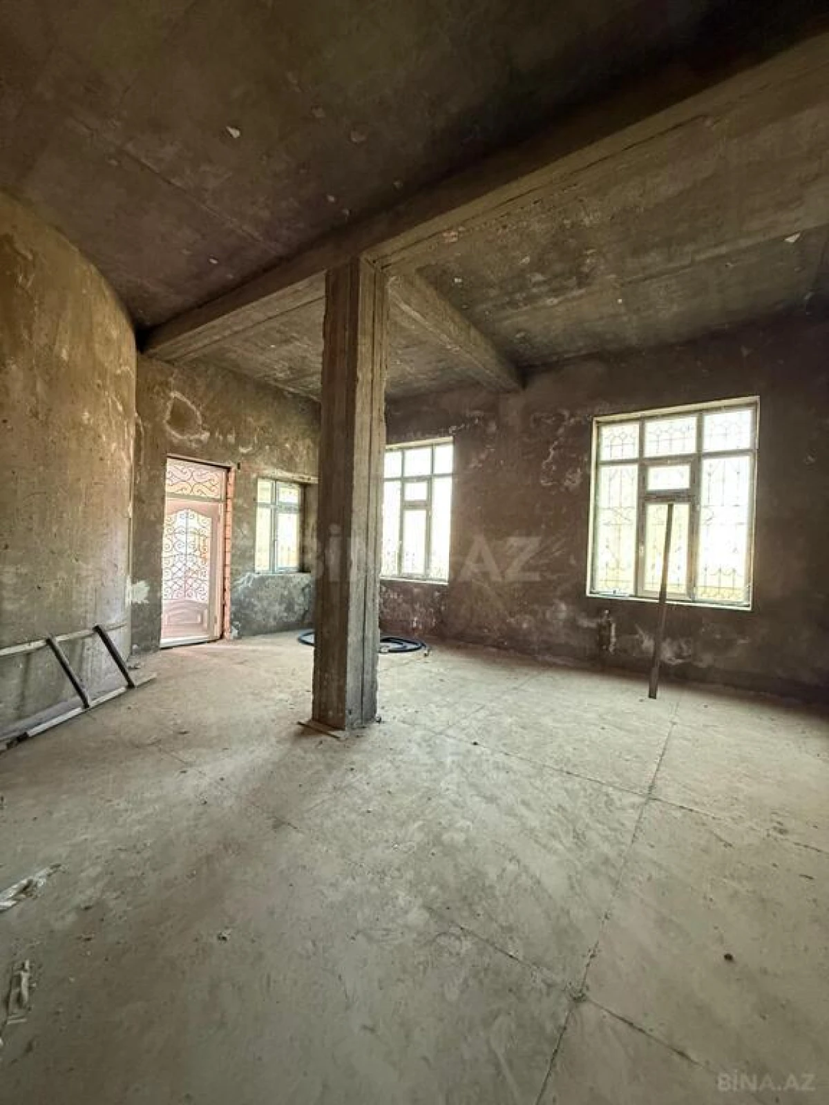 Satılır 15 otaqlı həyət evi 600 m²