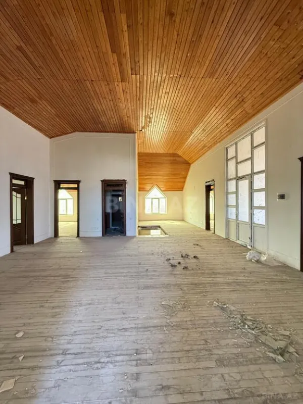Satılır 15 otaqlı həyət evi 600 m²