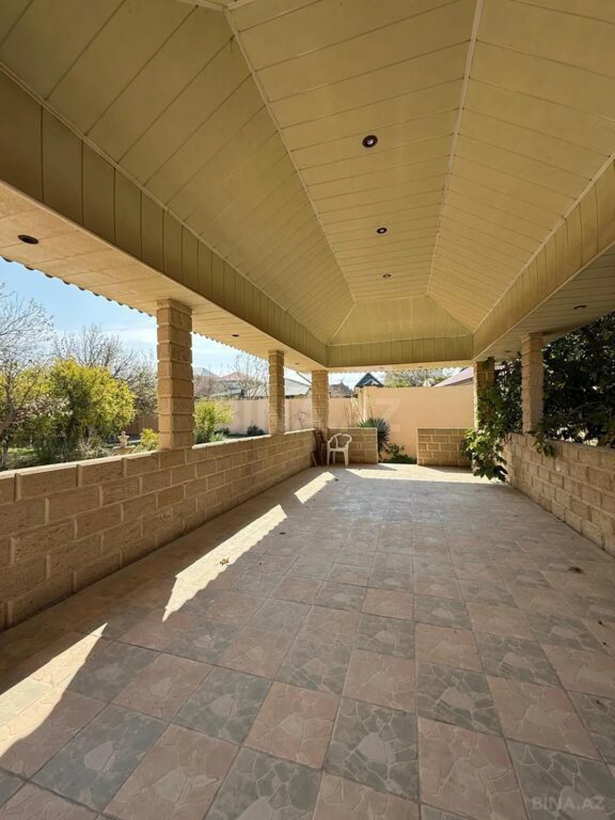 Satılır 15 otaqlı həyət evi 600 m²