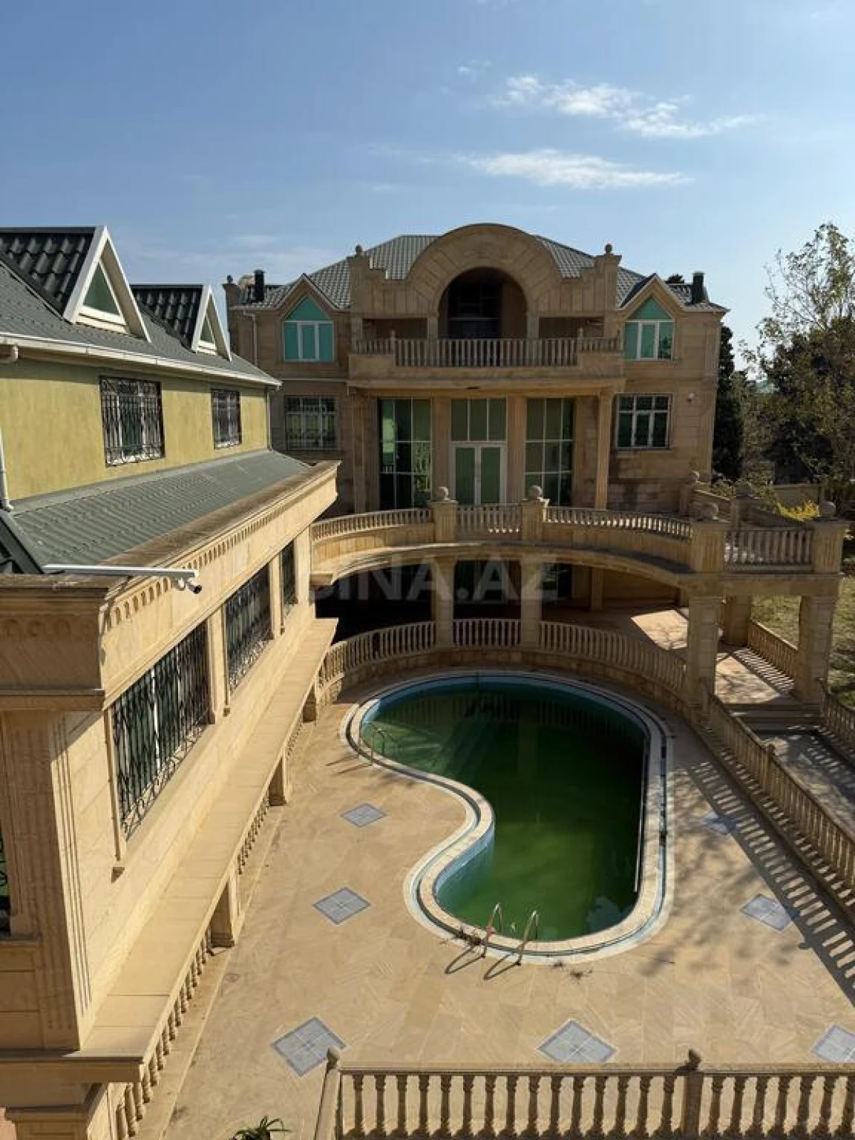 Satılır 15 otaqlı həyət evi 600 m²