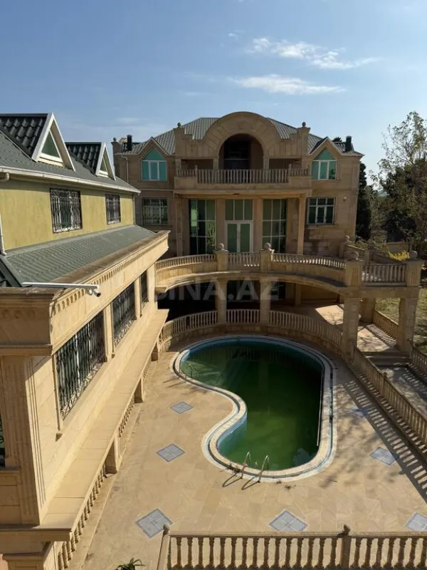 Satılır 15 otaqlı həyət evi 600 m²