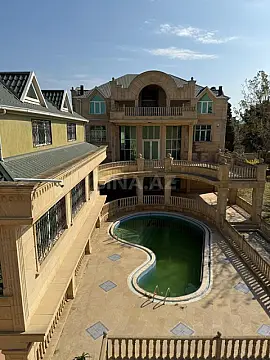 Satılır 15 otaqlı həyət evi 600 m²