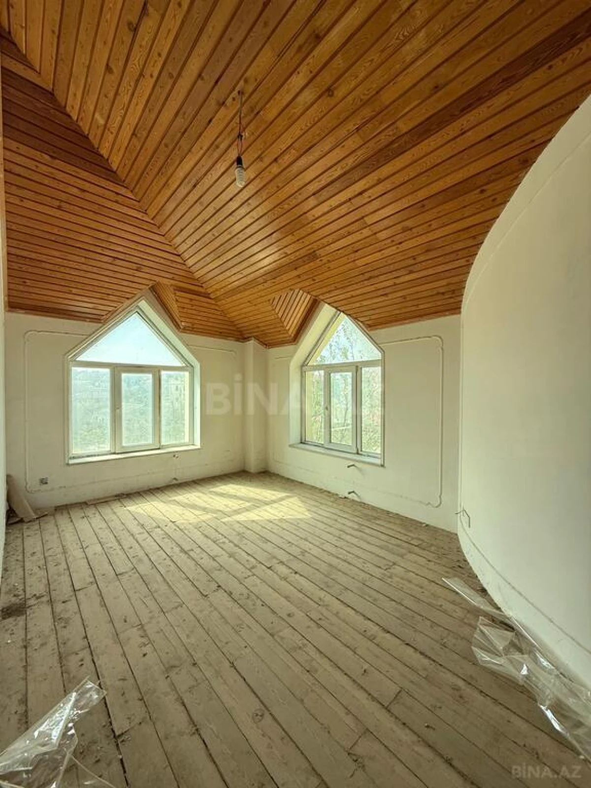 Satılır 15 otaqlı həyət evi 600 m²