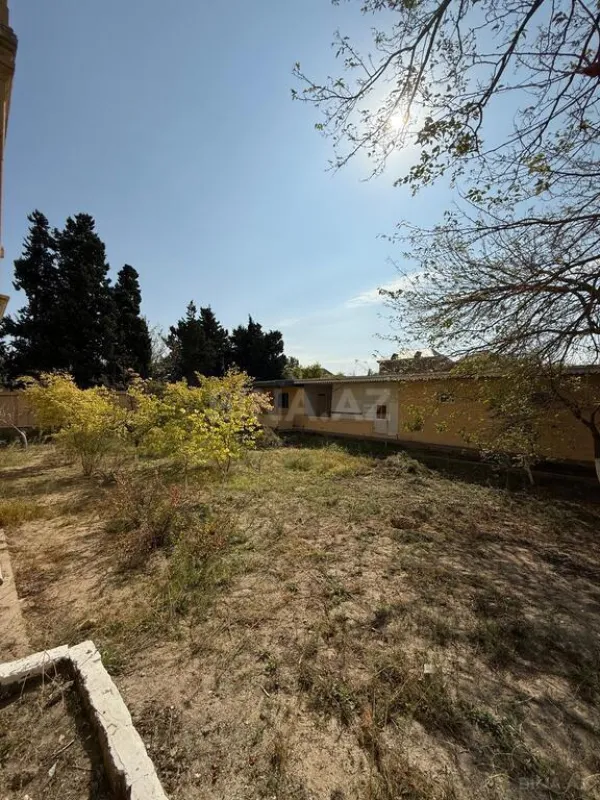Satılır 15 otaqlı həyət evi 600 m²