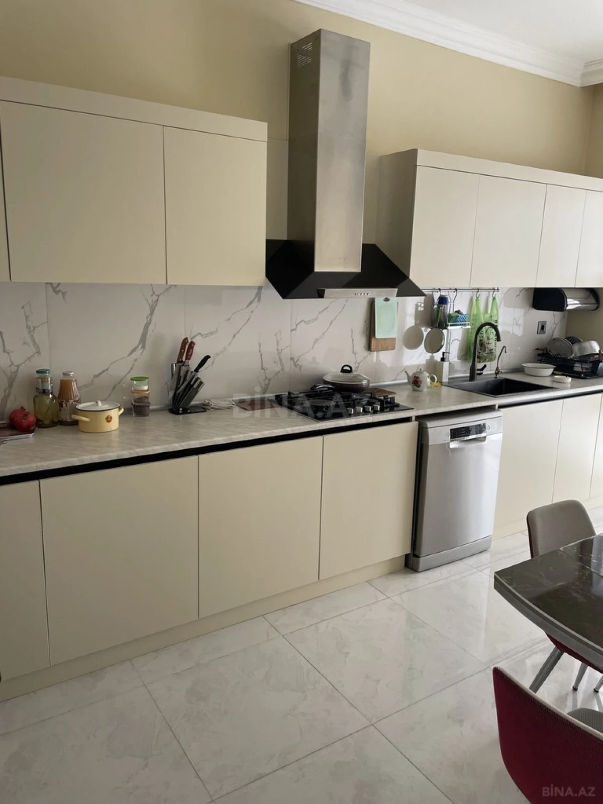 Satılır 3 otaqlı həyət evi 200 m²