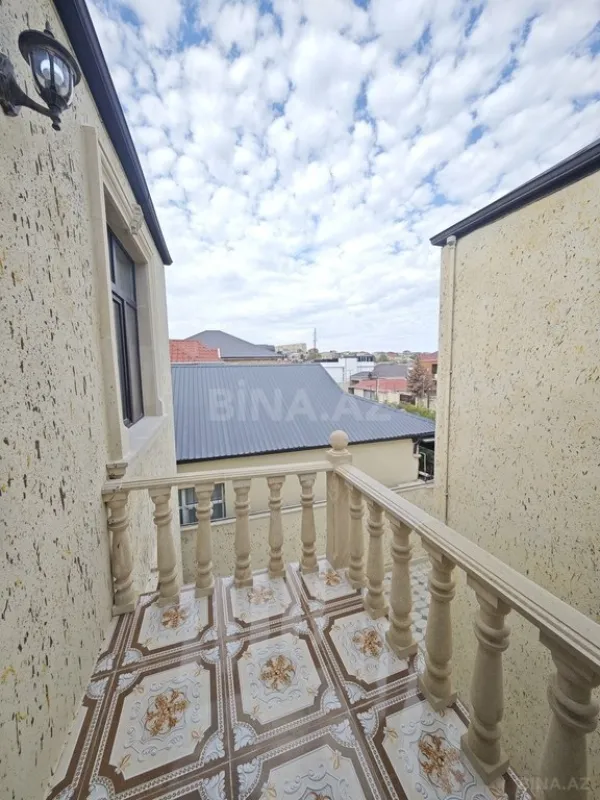 Satılır 5 otaqlı həyət evi 140 m²