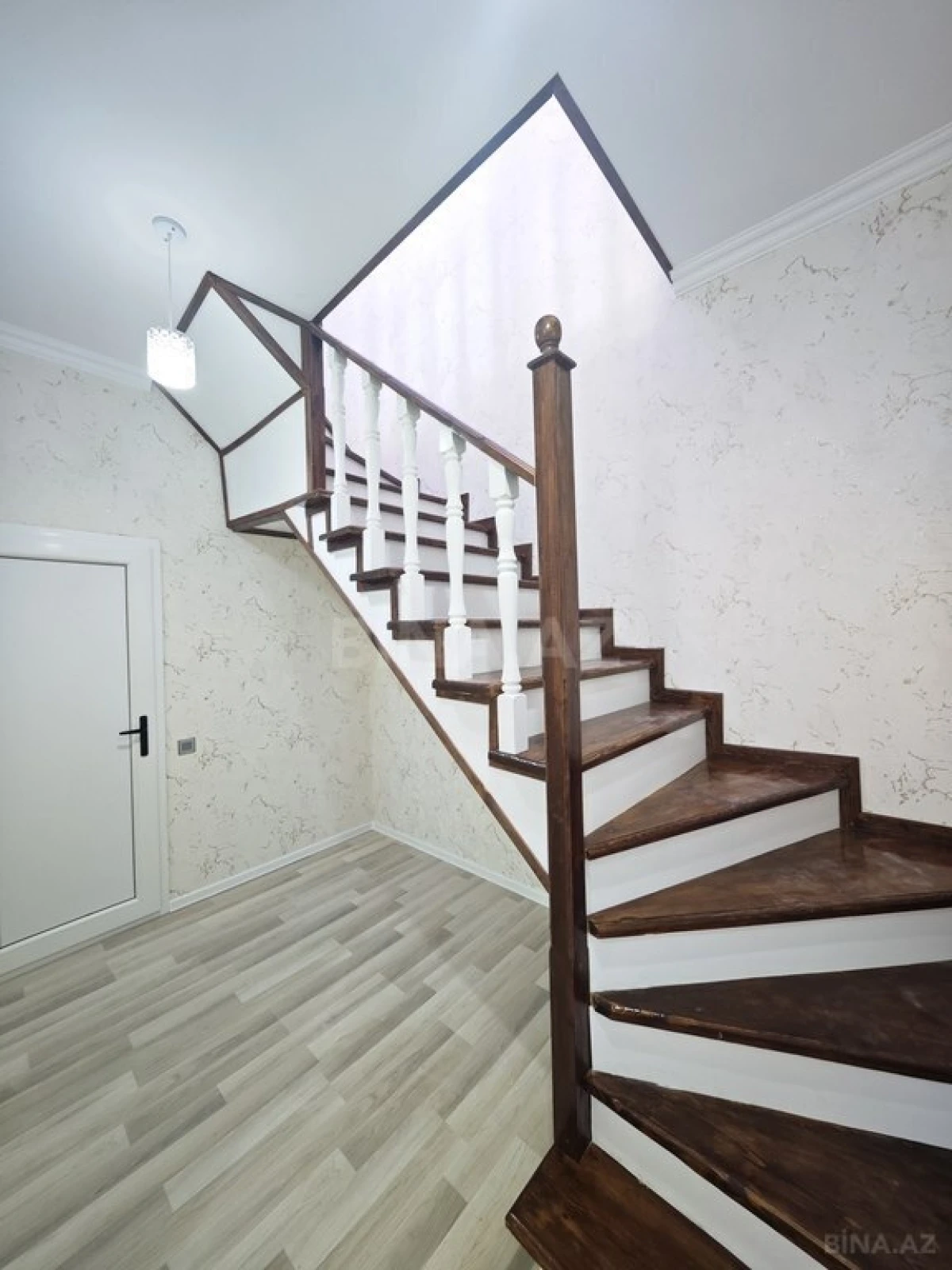 Satılır 5 otaqlı həyət evi 140 m²