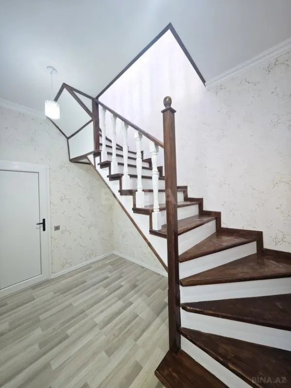 Satılır 5 otaqlı həyət evi 140 m²