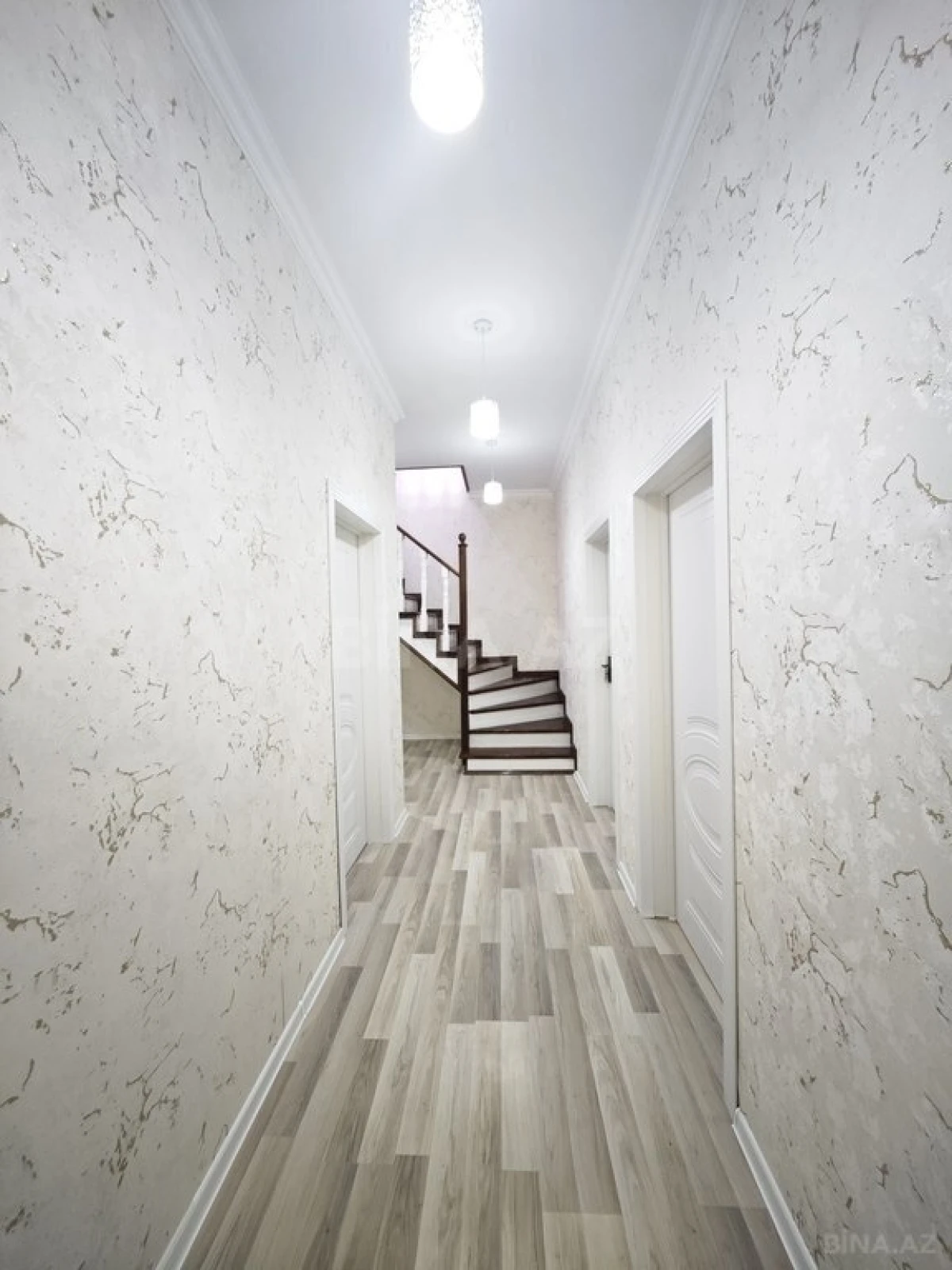 Satılır 5 otaqlı həyət evi 140 m²