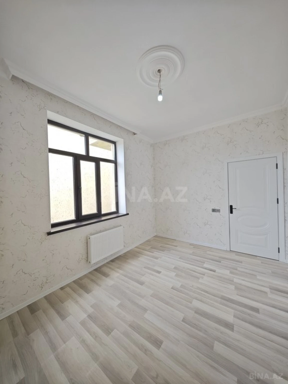 Satılır 5 otaqlı həyət evi 140 m²