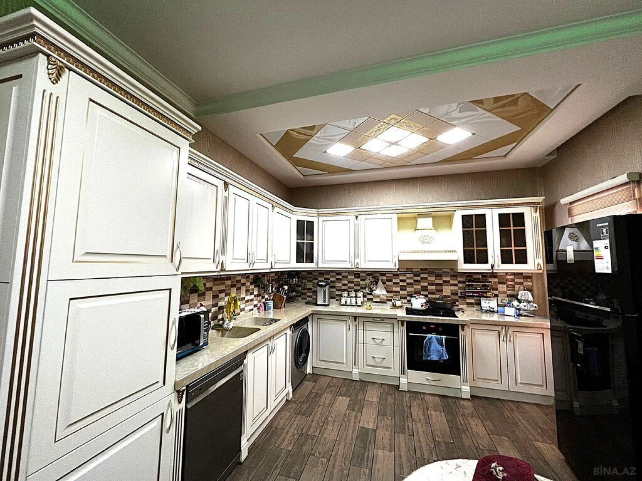 Satılır 6 otaqlı həyət evi 500 m²