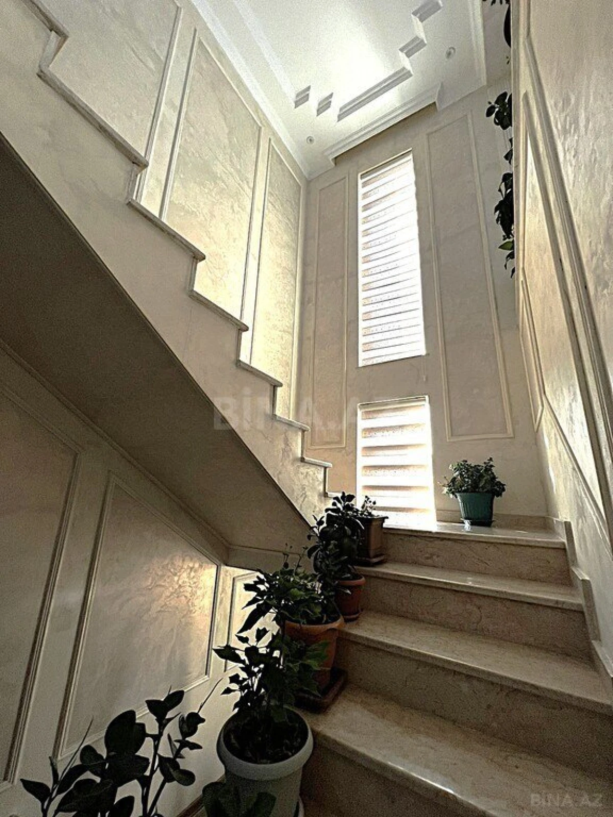 Satılır 6 otaqlı həyət evi 500 m²