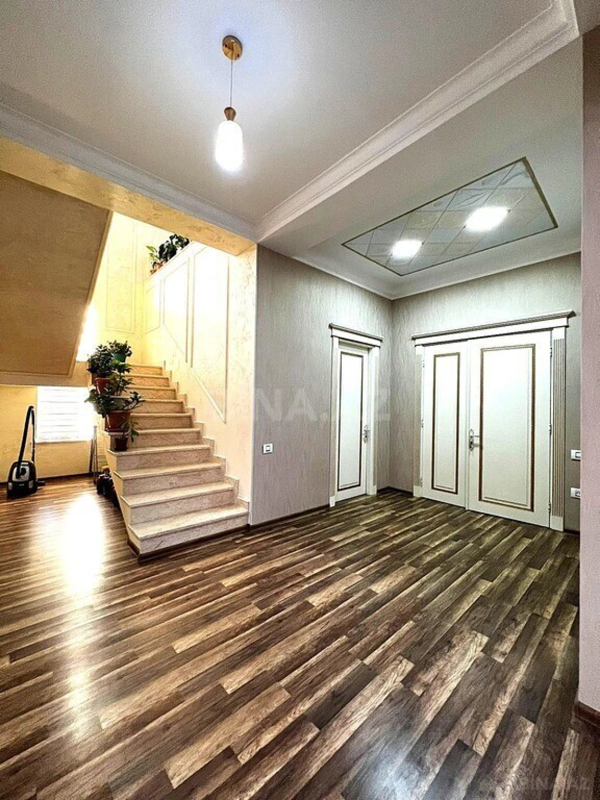 Satılır 6 otaqlı həyət evi 500 m²