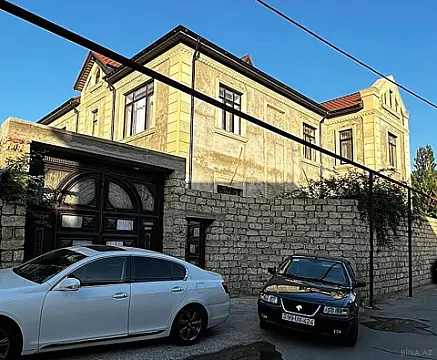 Satılır 6 otaqlı həyət evi 500 m²