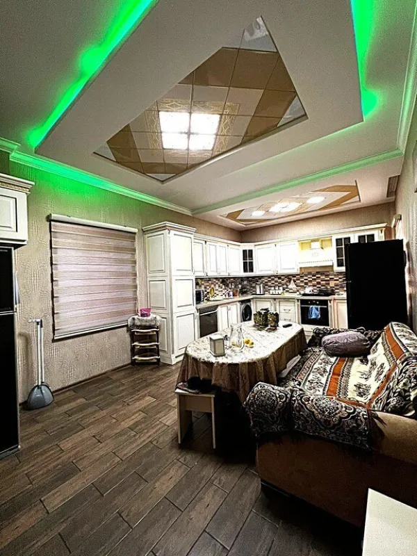 Satılır 6 otaqlı həyət evi 500 m²