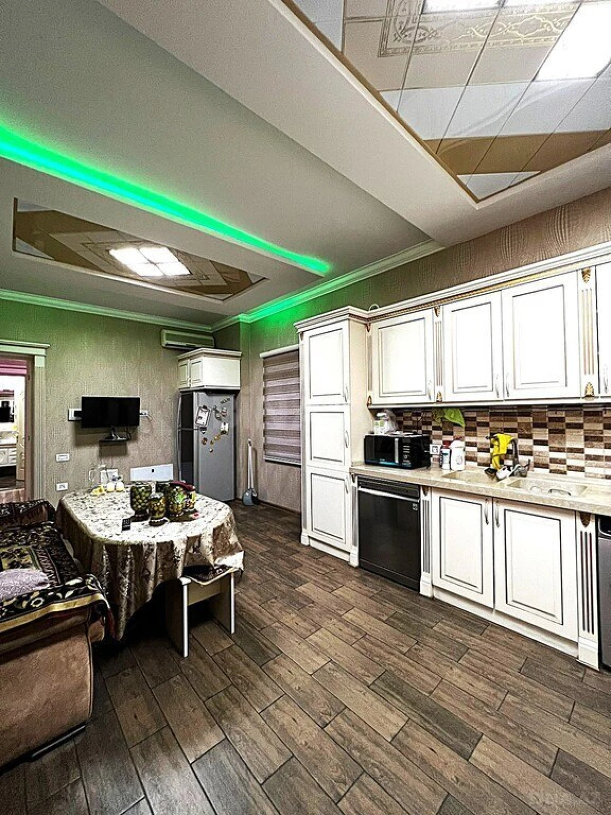 Satılır 6 otaqlı həyət evi 500 m²