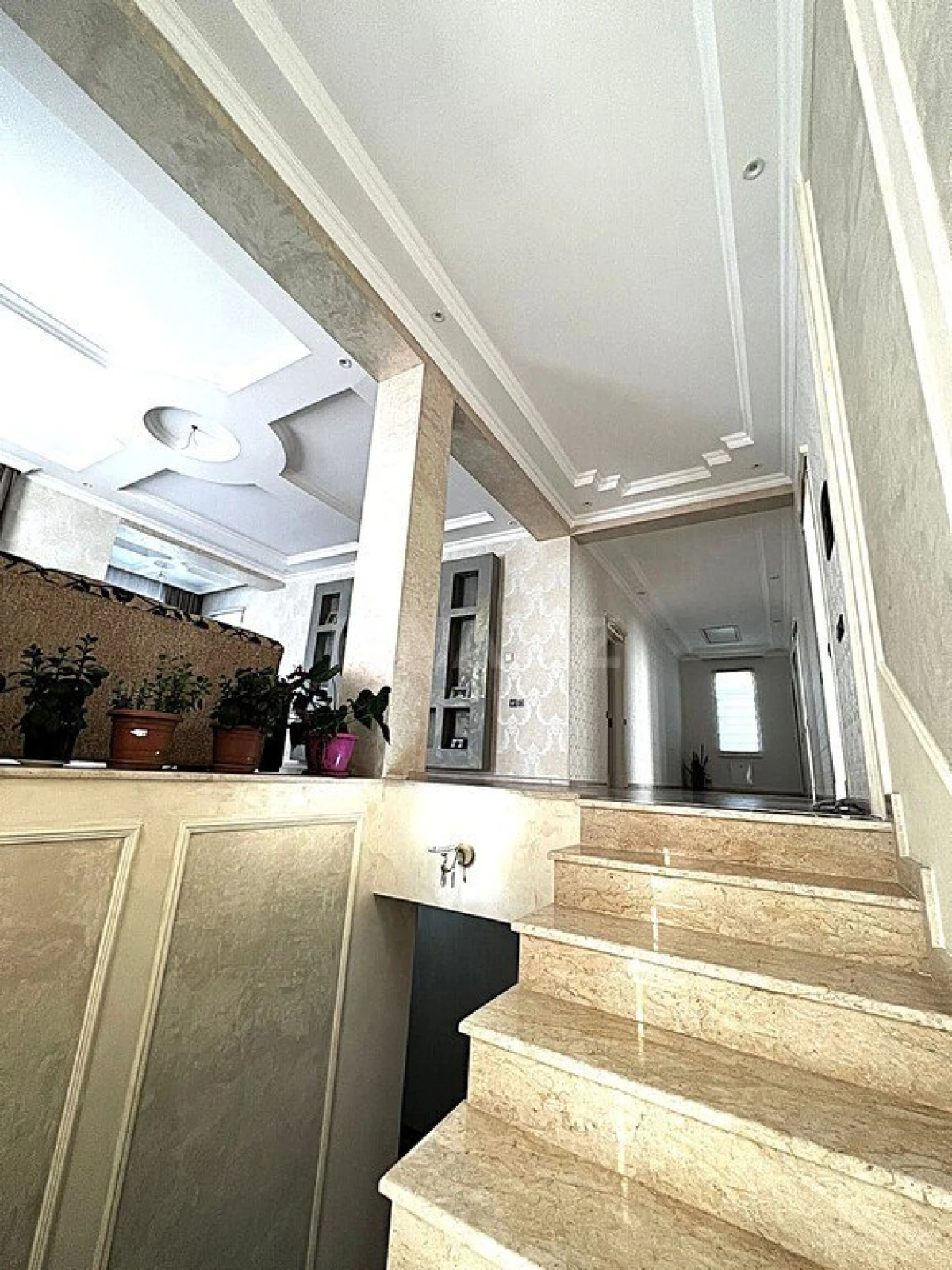 Satılır 6 otaqlı həyət evi 500 m²