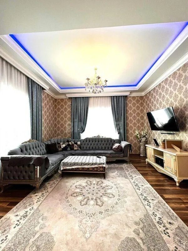 Satılır 6 otaqlı həyət evi 500 m²