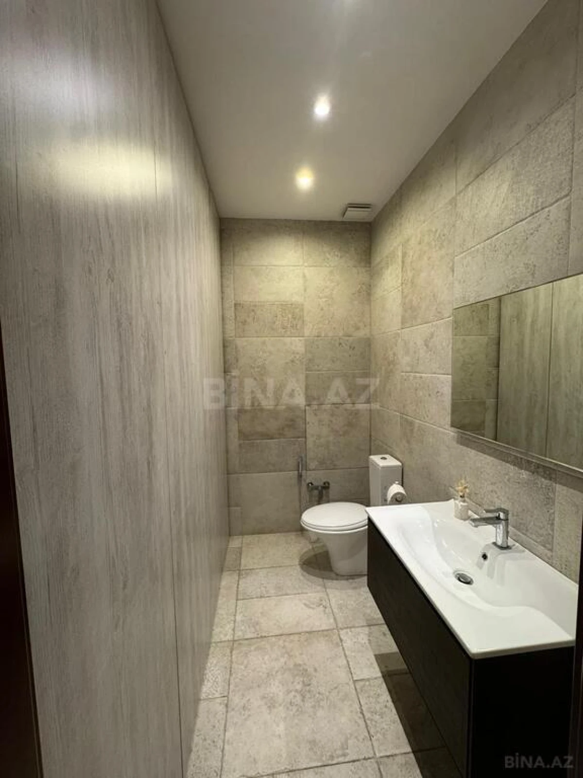 Satılır 4 otaqlı mənzil 186 m²