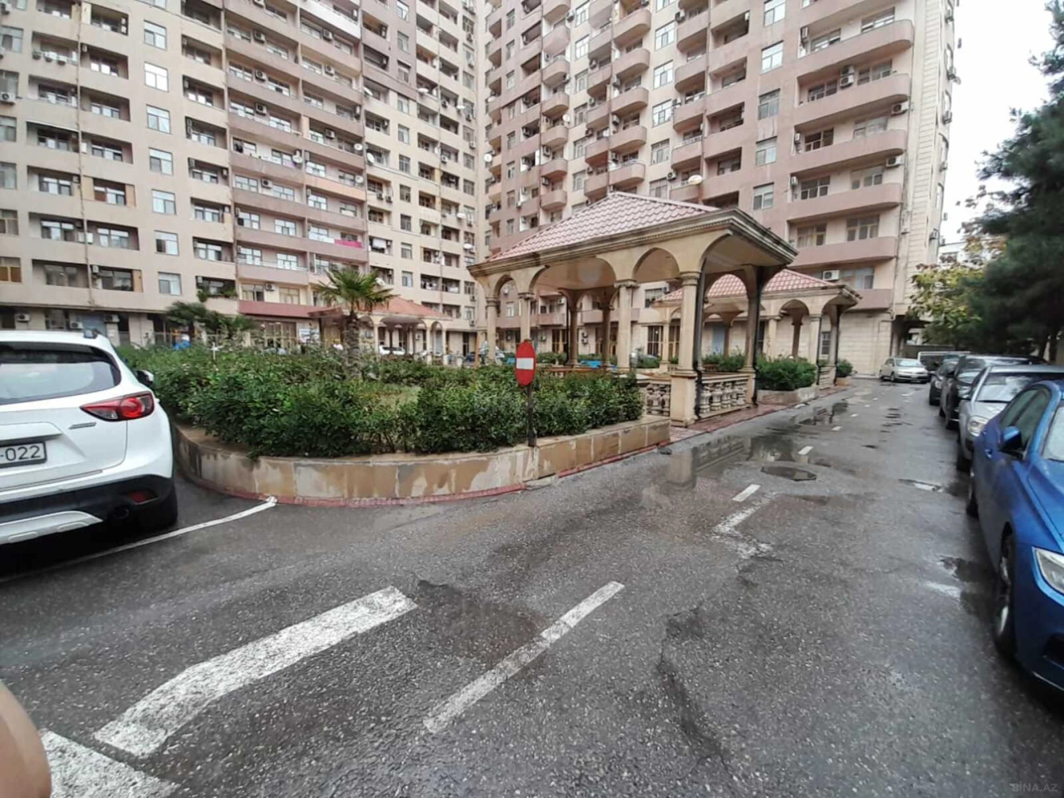 Satılır 4 otaqlı mənzil 186 m²