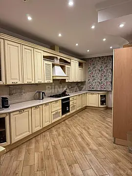 Satılır 4 otaqlı mənzil 186 m²