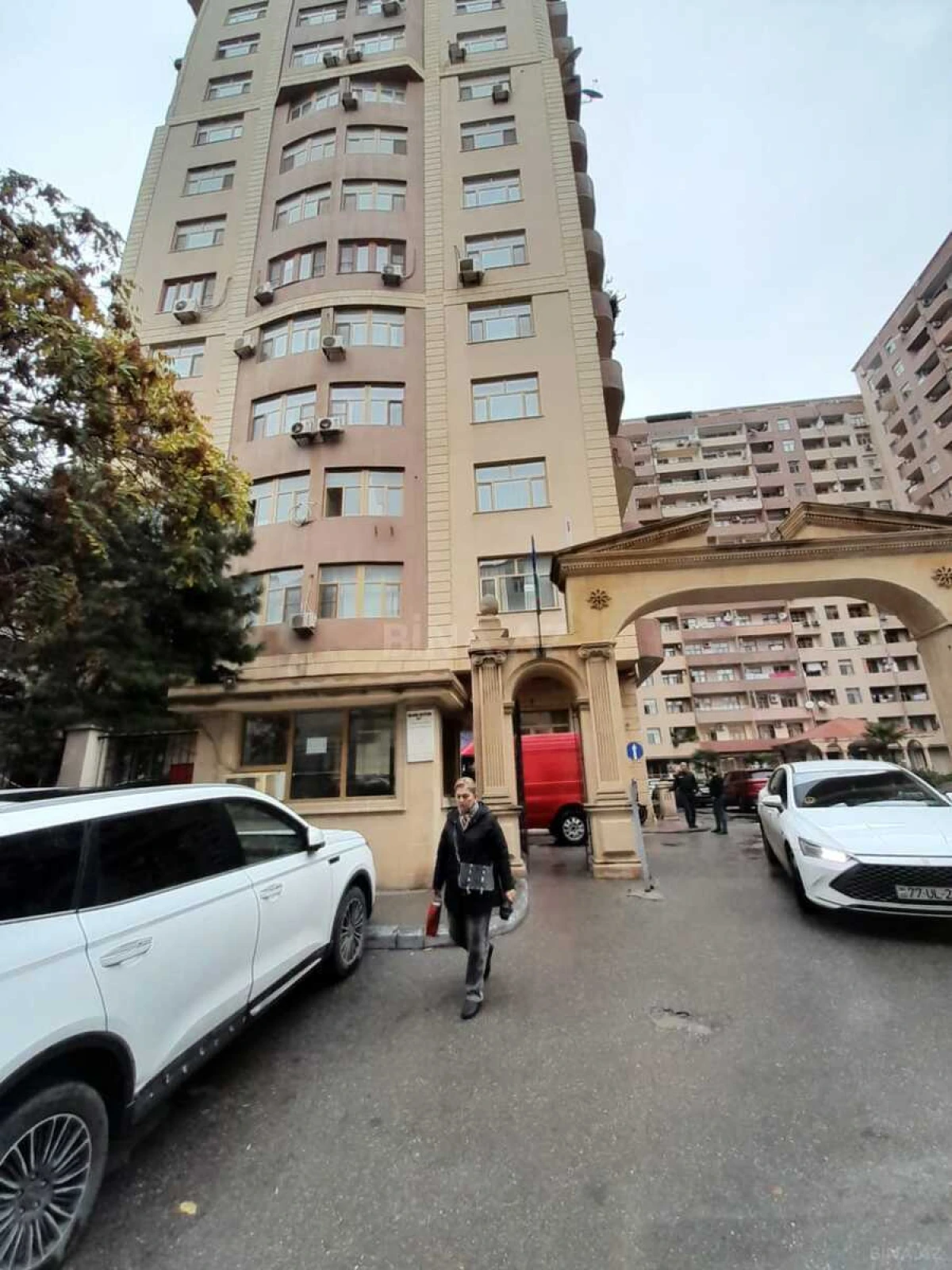 Satılır 4 otaqlı mənzil 186 m²