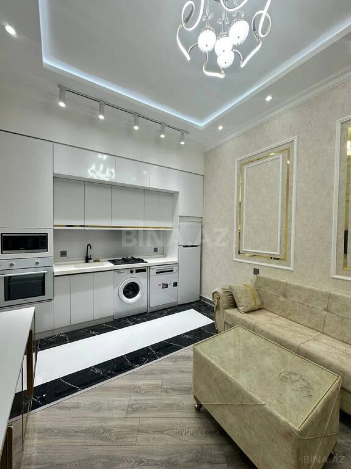 Satılır 4 otaqlı mənzil 186 m²