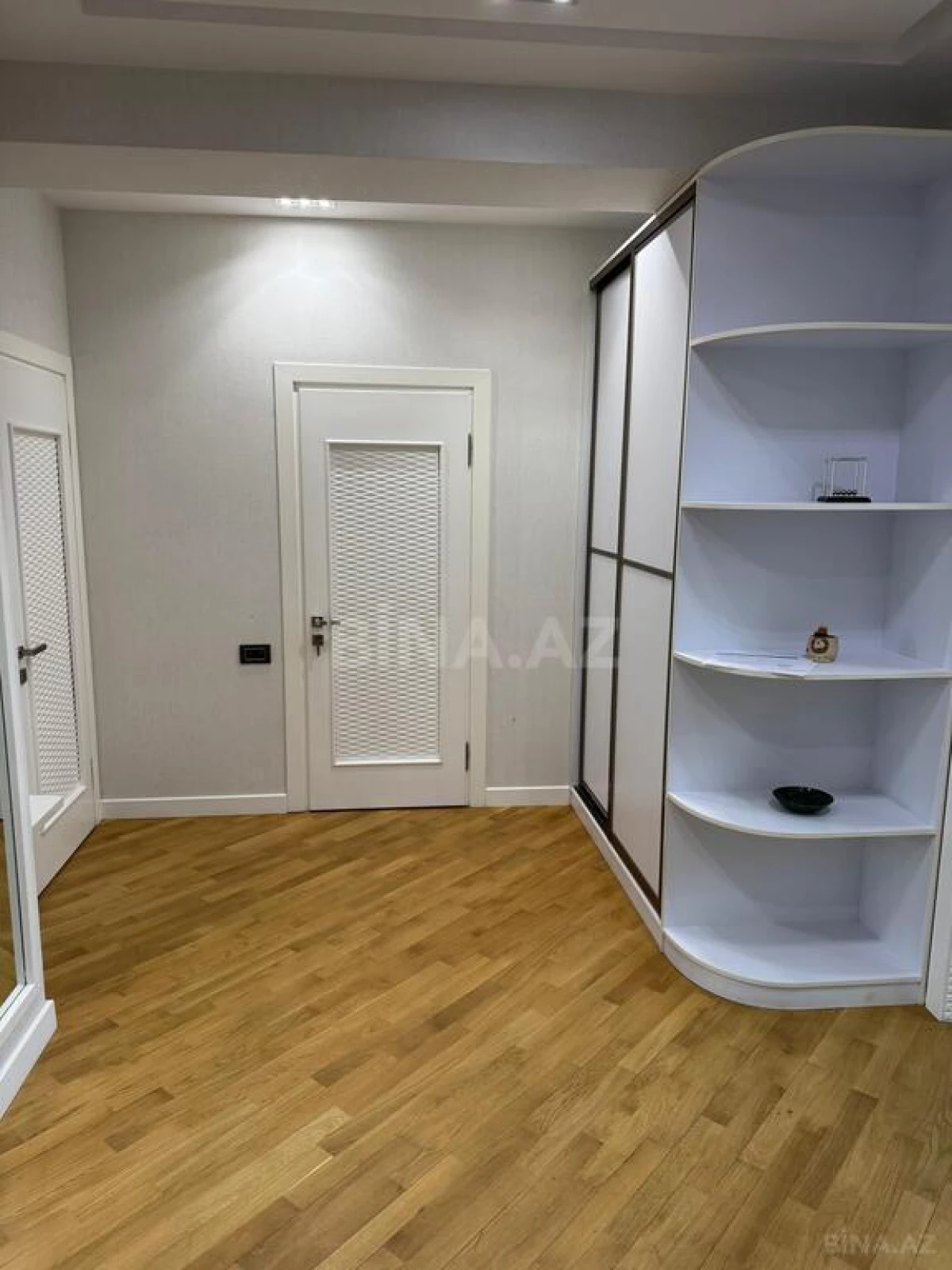 Kirayə verilir 3 otaqlı ofis 130 m²