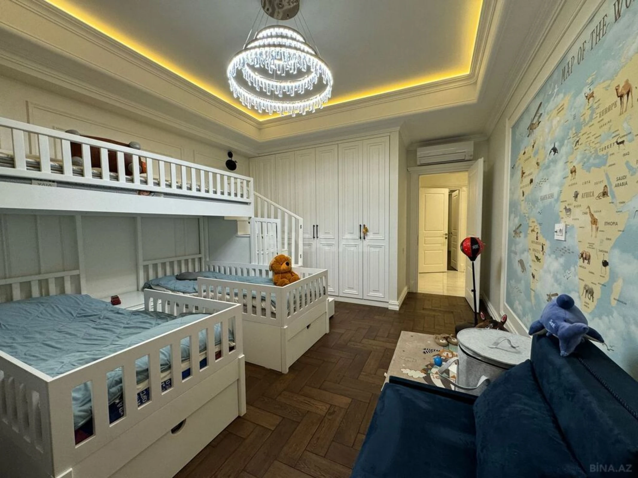 Satılır 3 otaqlı mənzil 141 m²