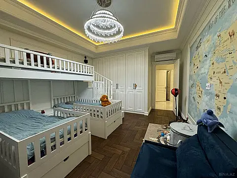 Satılır 3 otaqlı mənzil 141 m²