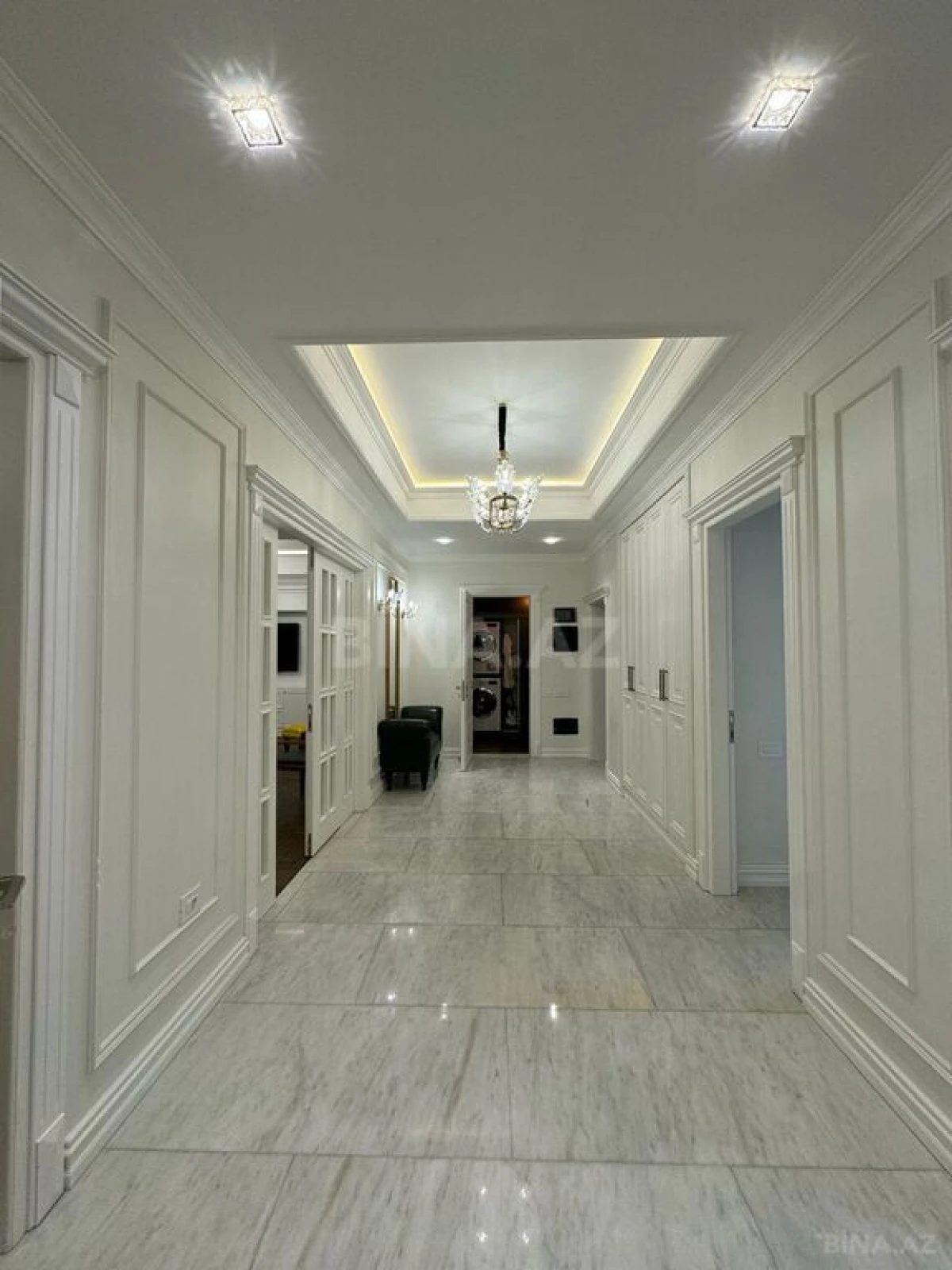 Satılır 3 otaqlı mənzil 141 m²