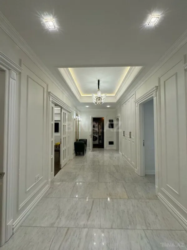 Satılır 3 otaqlı mənzil 141 m²