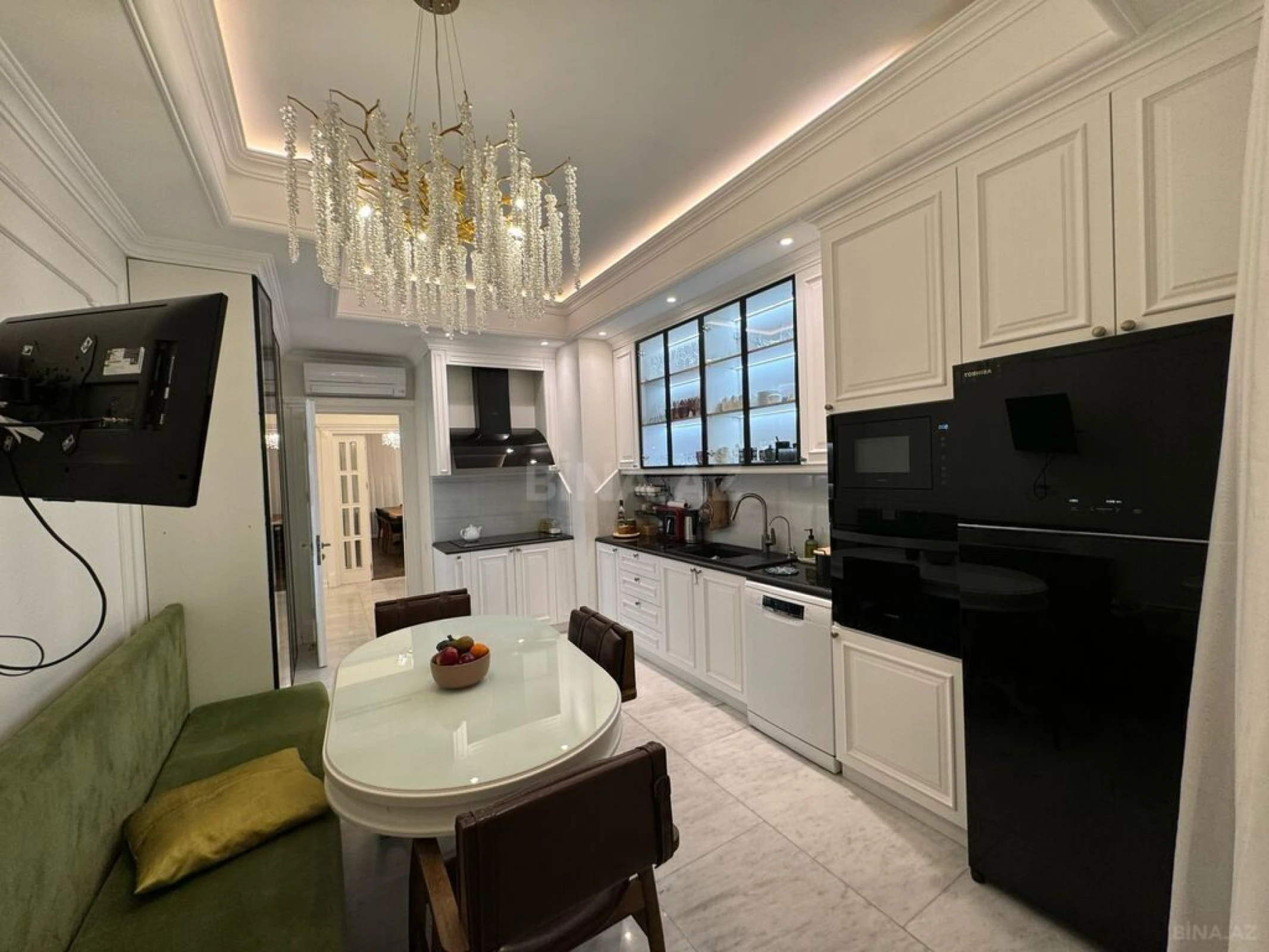 Satılır 3 otaqlı mənzil 141 m²