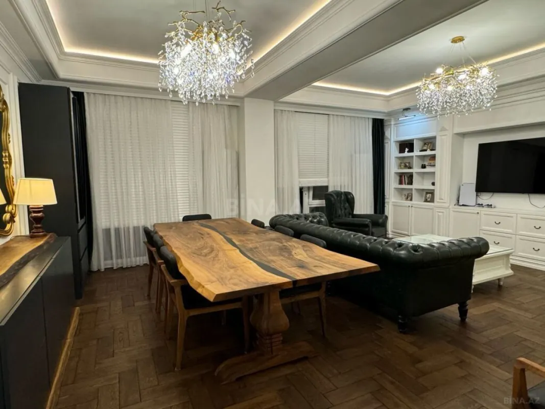 Satılır 3 otaqlı mənzil 141 m²