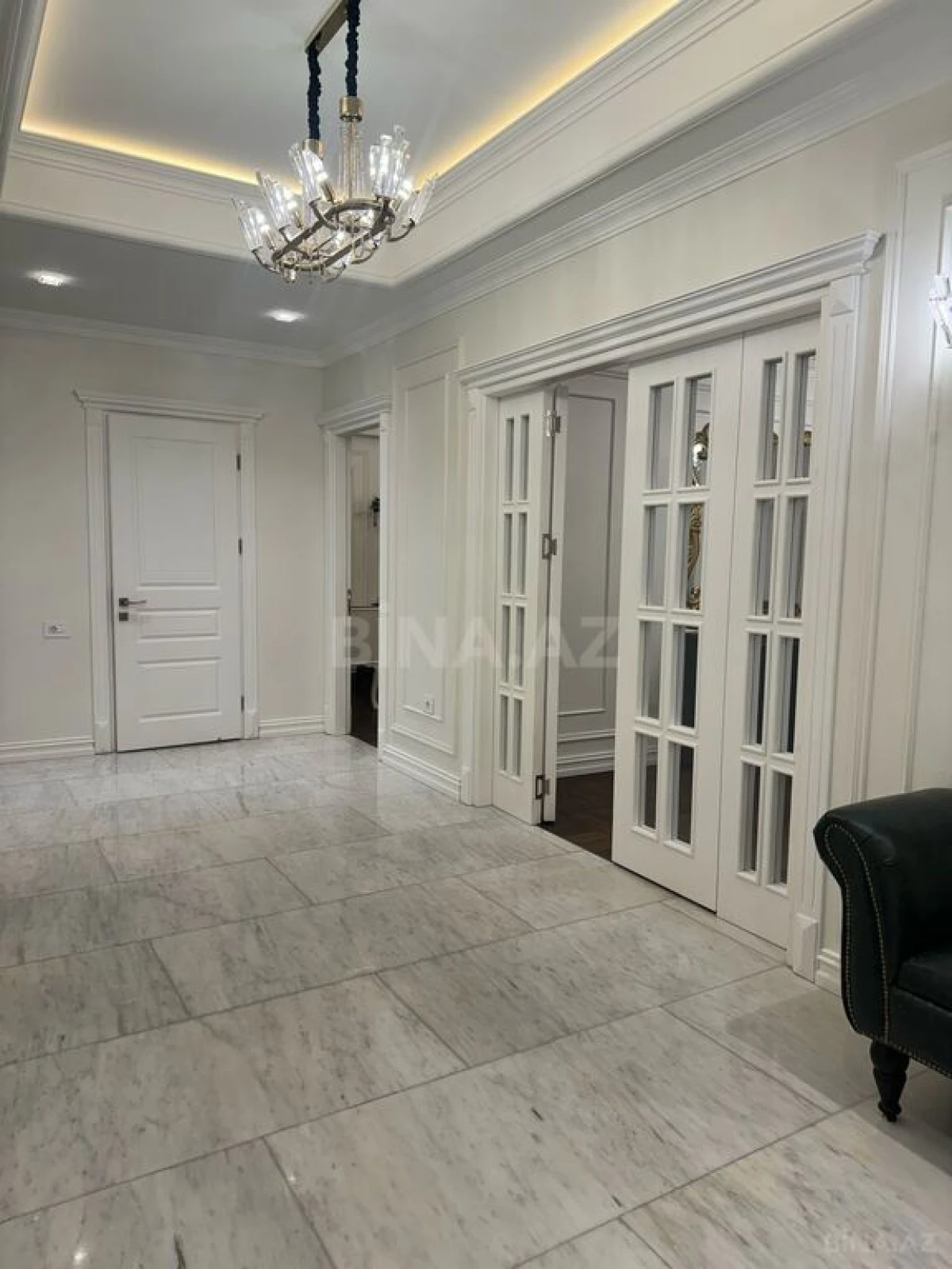 Satılır 3 otaqlı mənzil 141 m²