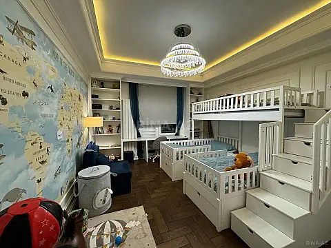 Satılır 3 otaqlı mənzil 141 m²