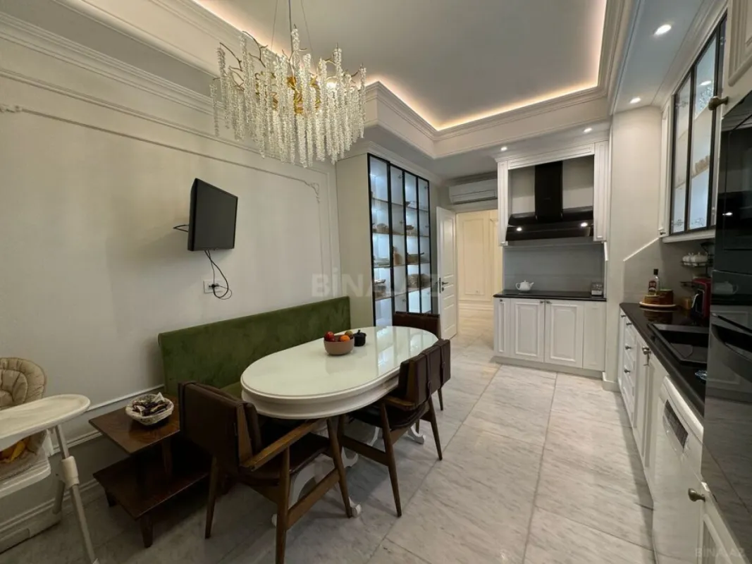 Satılır 3 otaqlı mənzil 141 m²