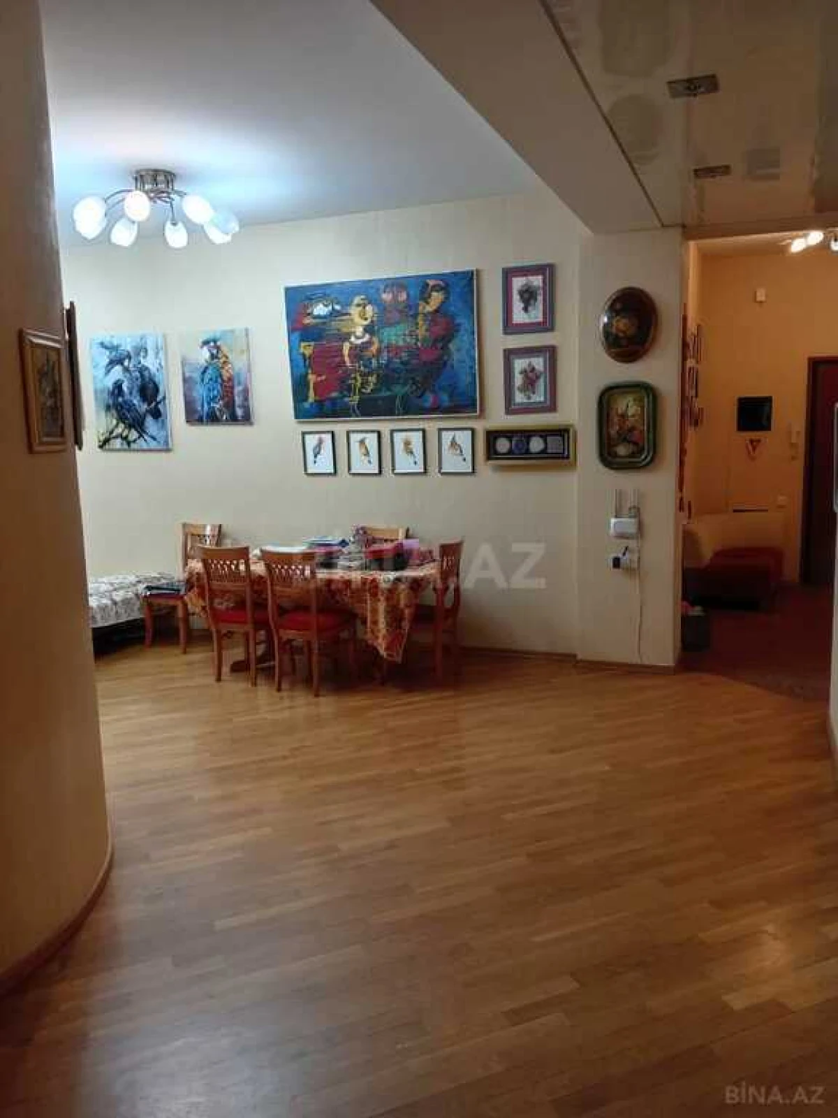 Satılır 4 otaqlı mənzil 155 m²
