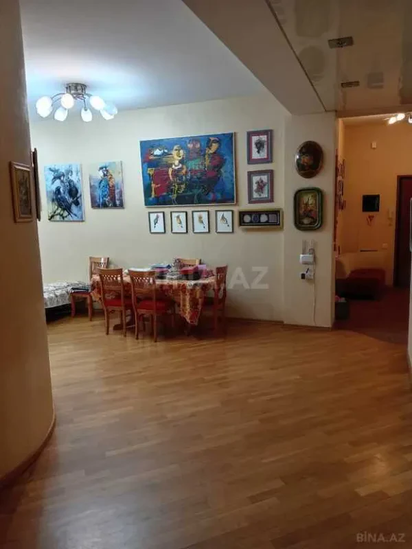 Satılır 4 otaqlı mənzil 155 m²