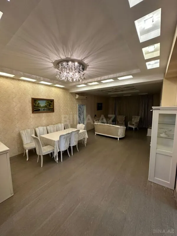 Satılır 4 otaqlı mənzil 176 m²