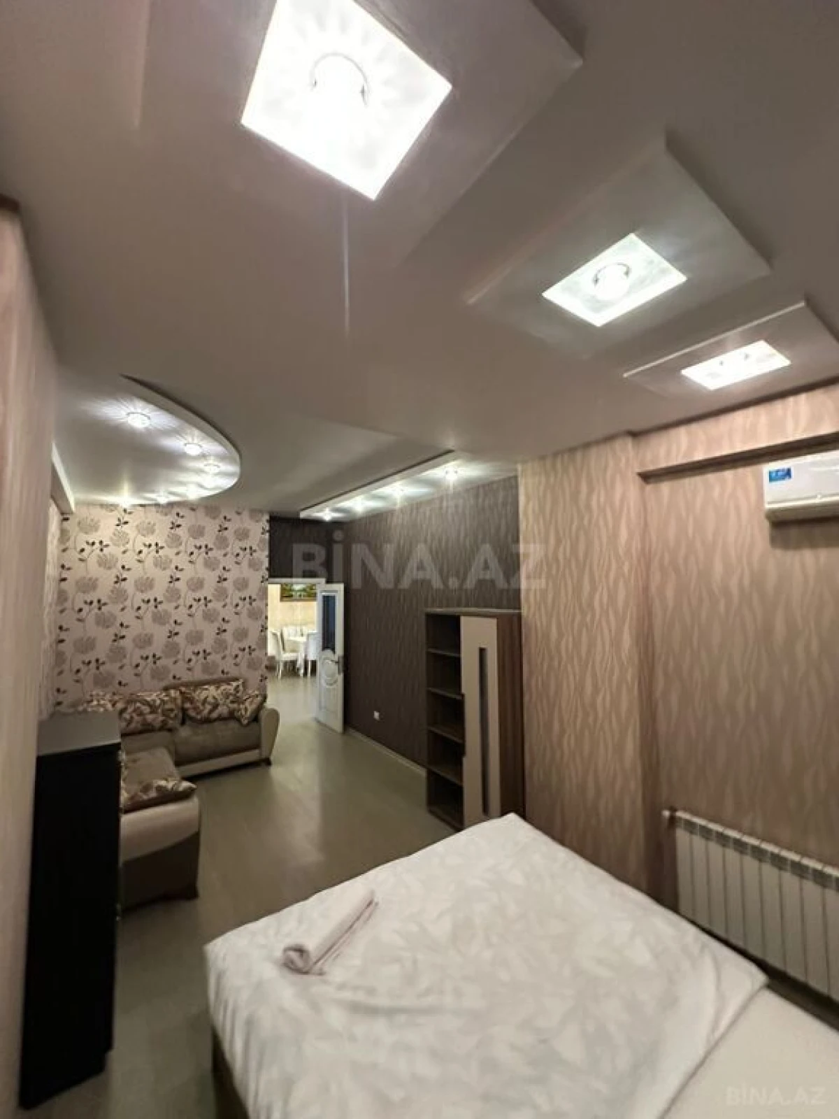 Satılır 4 otaqlı mənzil 176 m²