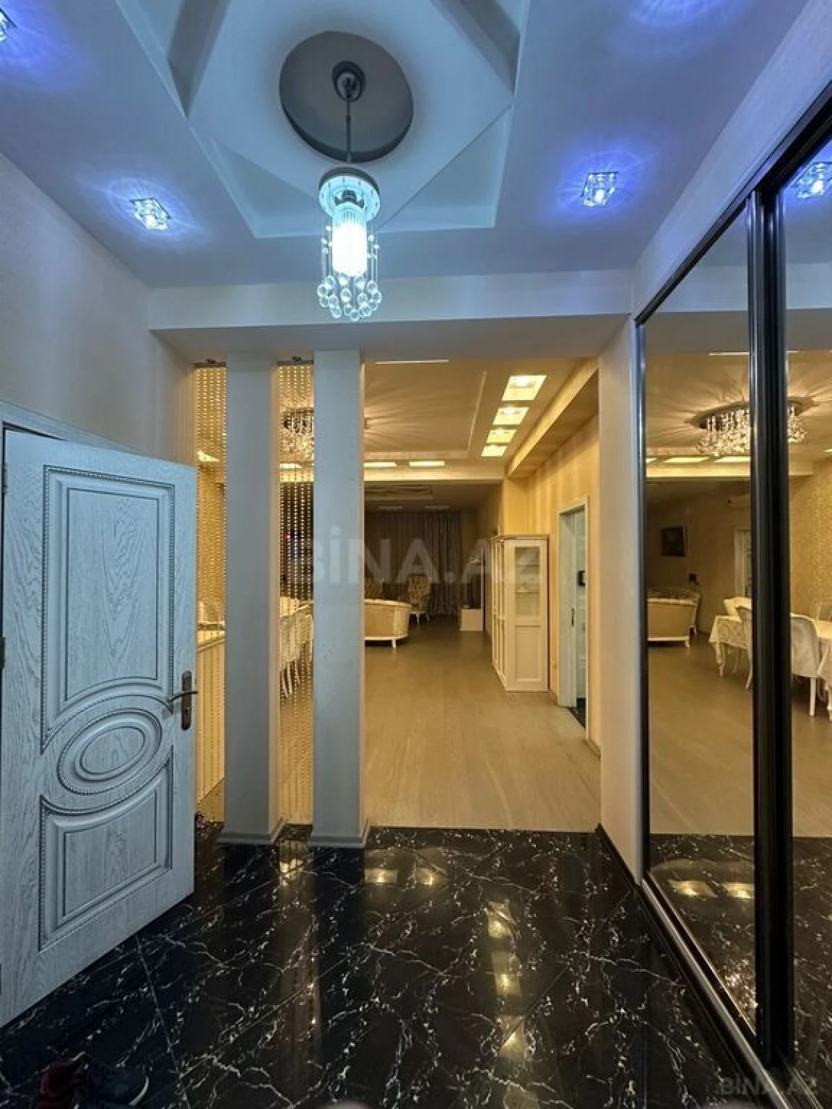 Satılır 4 otaqlı mənzil 176 m²
