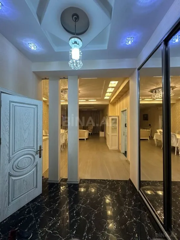 Satılır 4 otaqlı mənzil 176 m²