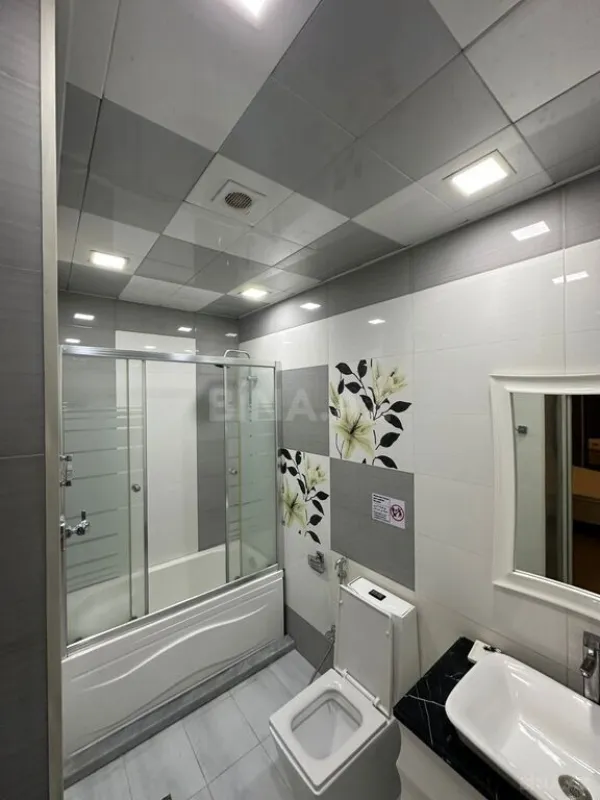 Satılır 4 otaqlı mənzil 176 m²