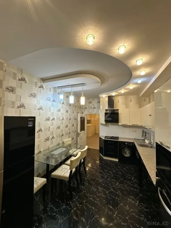 Satılır 4 otaqlı mənzil 176 m²