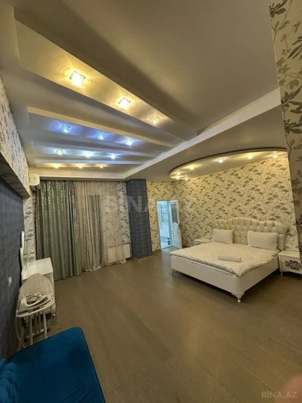 Satılır 4 otaqlı mənzil 176 m²