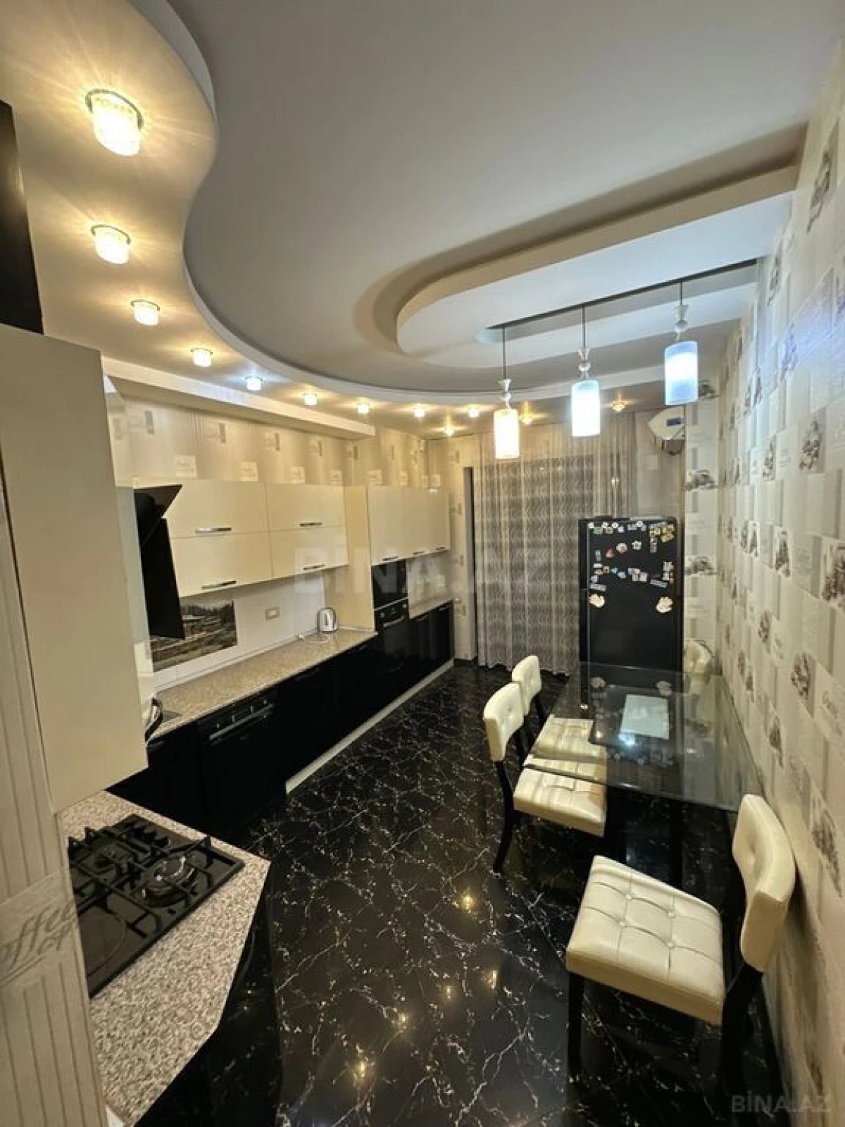 Satılır 4 otaqlı mənzil 176 m²