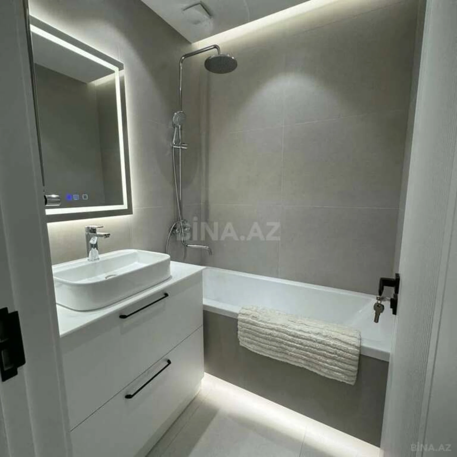 Kirayə verilir 3 otaqlı mənzil 130 m²