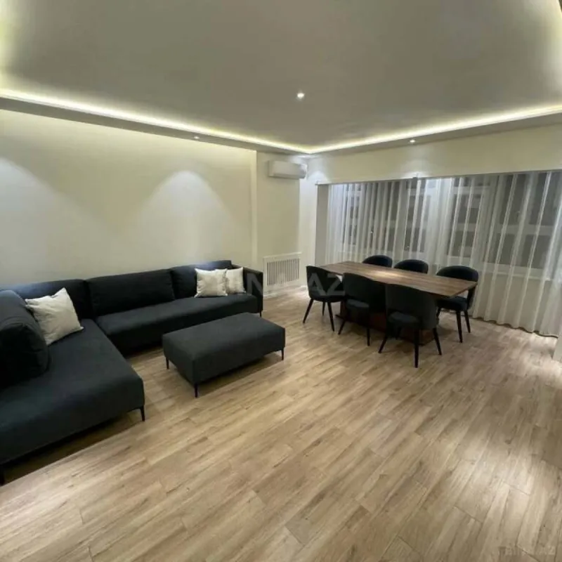 Kirayə verilir 3 otaqlı mənzil 130 m²